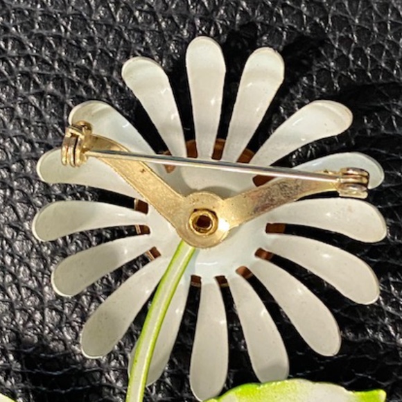 Daisy Pin - Picture 4 of 4